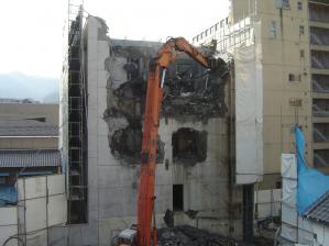 市街地でのビル解体工事(1)