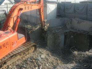 市街地でのビル解体工事(2)