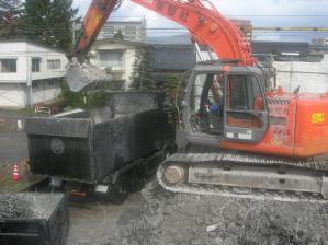 市街地でのビル解体工事(2)