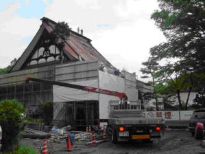 寺院の茅葺屋根改修工事（1）